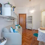 아파트 Moscova Dream - Bright And Quiet 5th Floor *