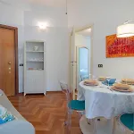 Moscova Dream - Bright And Quiet 5th Floor *